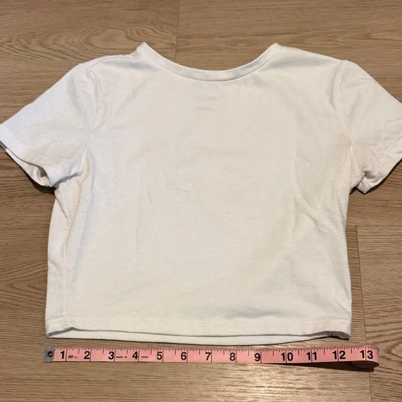 Target Classic Loose Fitting White Cropped Tee - Picture 2 of 4